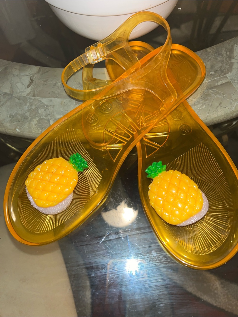 🍍🍍Katy Perry Collection Pineapple Jelly Sandals with Pineapple Charms🍍 - Picture 4 of 5